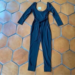 NWT Super Down Scoop Neck fitted belted Jumpsuit Black, size Medium M NEW Sexy